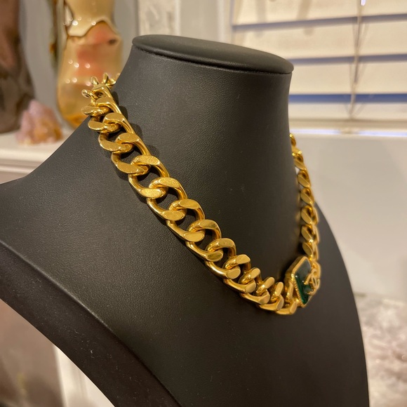 ✨💚Gorgeous Chanel 2020 Resin CC Curb Link Choker Gold Tone Necklace💚✨ - Picture 8 of 12